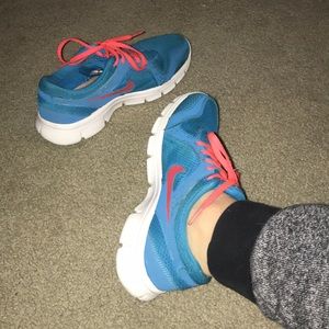 Nike Flex Experience RN 2 Blue and Pink Sneakers